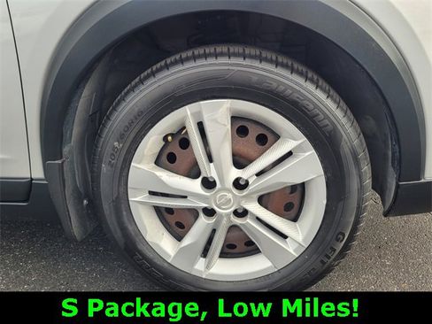 Used 2019 Nissan Kicks S image 9