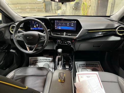 Used 2025 Chevrolet Trax ACTIV w/ Sunroof Package image 5