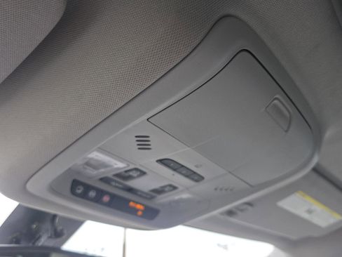 Used 2019 GMC Acadia SLT FWD image 28