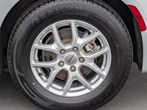 Used 2023 Chrysler Pacifica Touring-L FWD image 14