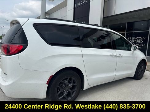 Used 2019 Chrysler Pacifica Limited w/ S Appearance Package FWD image 9