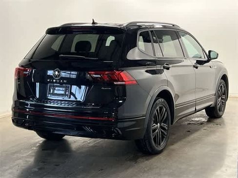 Certified 2022 Volkswagen Tiguan SE R-Line image 33