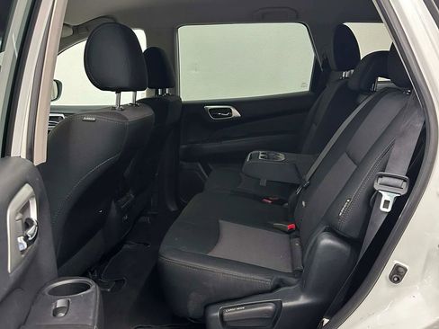 Used 2020 Nissan Pathfinder SV image 43