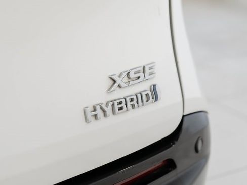 Used 2023 Toyota Sienna XSE image 11