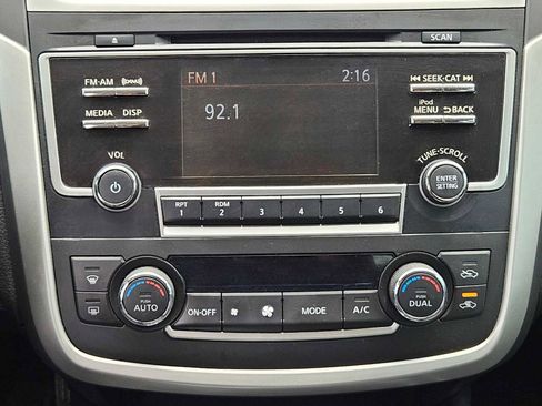 Used 2017 Nissan Altima 2.5 SL w/ Moonroof Package FWD image 19