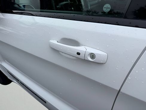 Used 2018 Jeep Grand Cherokee Altitude AWD/4WD image 14