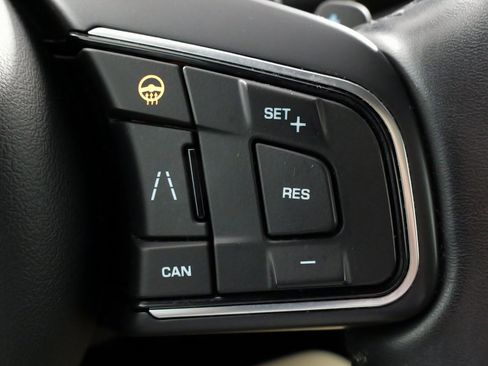 Used 2020 Jaguar F-PACE Premium image 48