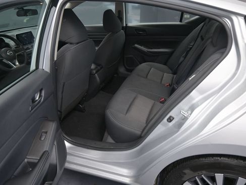Used 2024 Nissan Altima 2.5 SV FWD image 16