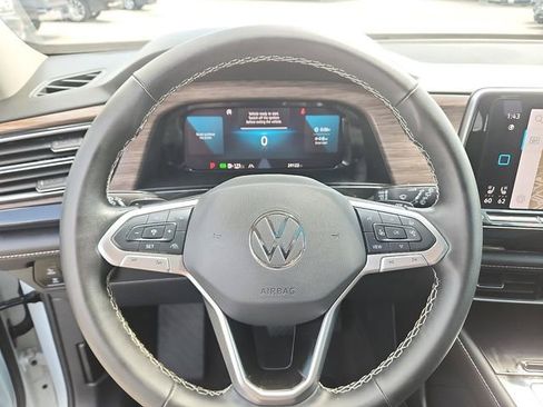 Used 2025 Volkswagen Atlas SEL AWD/4WD image 15