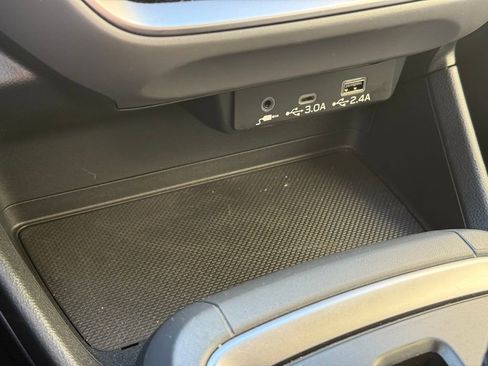 Used 2025 Subaru Crosstrek 2.0i Premium image 17