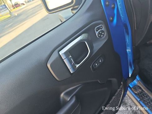 Used 2025 Jeep Wrangler Willys image 12