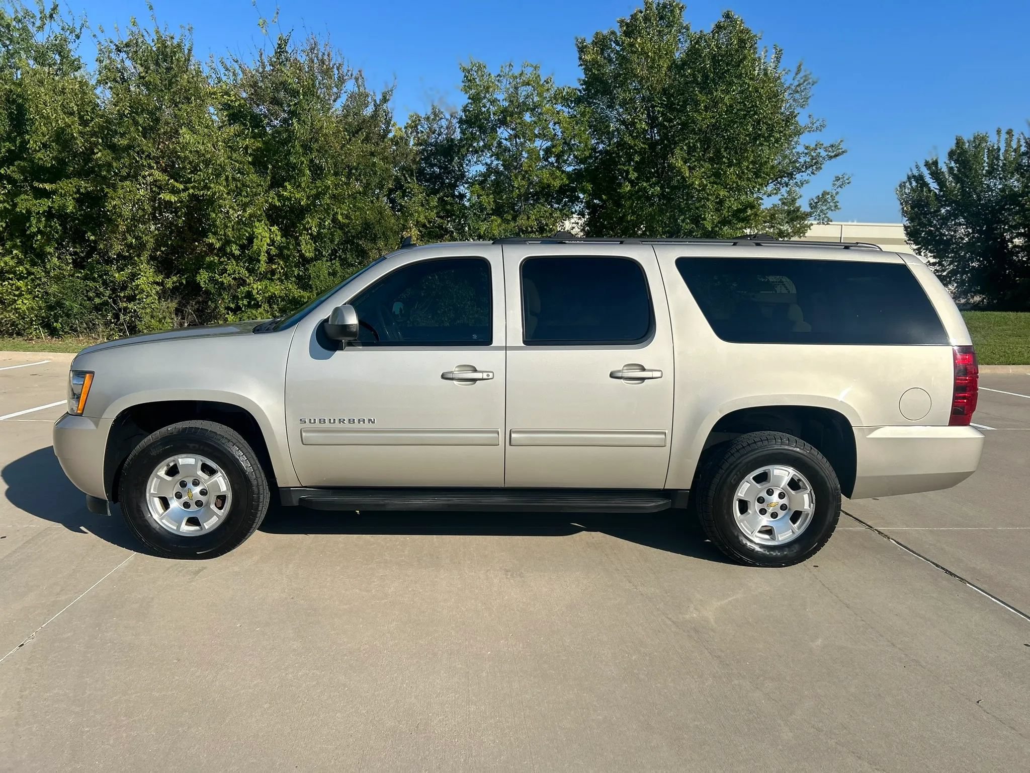 Used 2013 Chevrolet Suburban LS w/ Convenience Package 1 RWD image 9