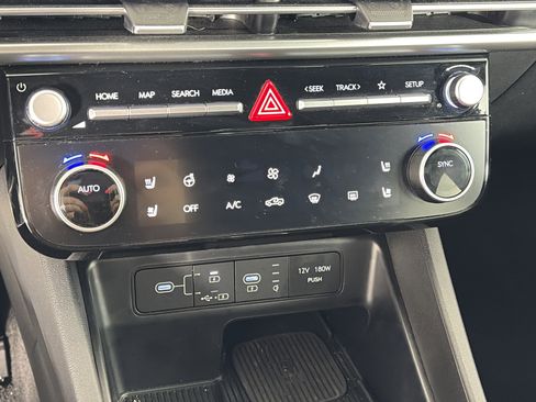 Certified 2025 Hyundai Santa Cruz Limited image 21