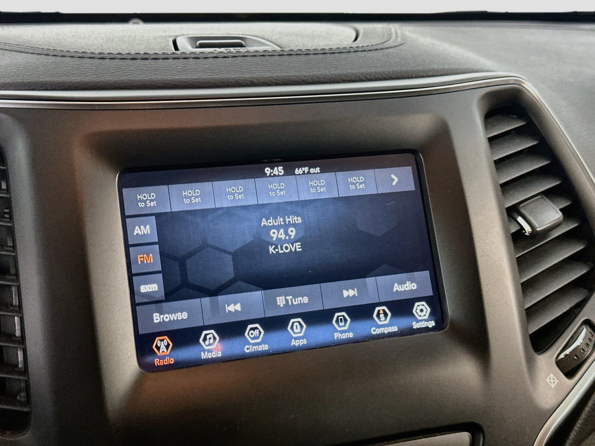 Used 2020 Jeep Cherokee Latitude Plus FWD image 21
