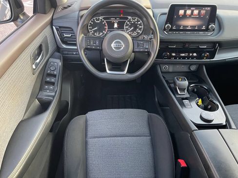 Used 2021 Nissan Rogue SV AWD/4WD image 2