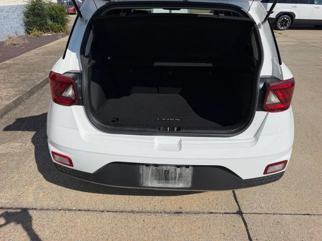 Used 2024 Hyundai Venue SEL FWD image 5