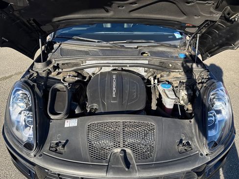 Used 2018 Porsche Macan image 24