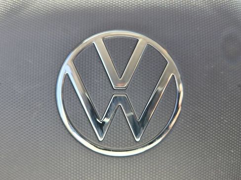 Certified 2023 Volkswagen Taos SE FWD image 28