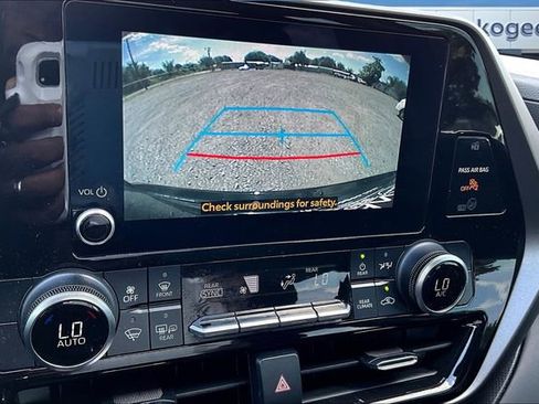 Used 2024 Toyota Highlander LE image 13