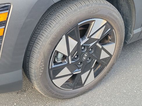 Used 2024 Hyundai Kona SEL w/ Convenience Package FWD image 2