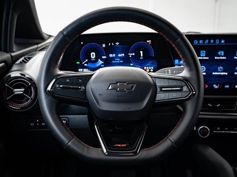 Used 2025 Chevrolet Equinox EV RS image 39