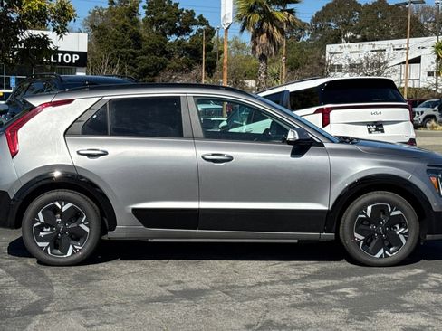 New 2026 Kia Niro Wave FWD image 3