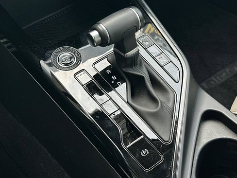 Certified 2025 Kia Niro EX Touring FWD image 22