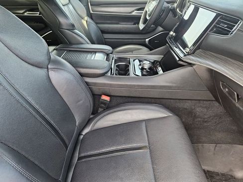 Used 2024 Jeep Wagoneer L Series II w/ Flexible Seating Group RWD image 15