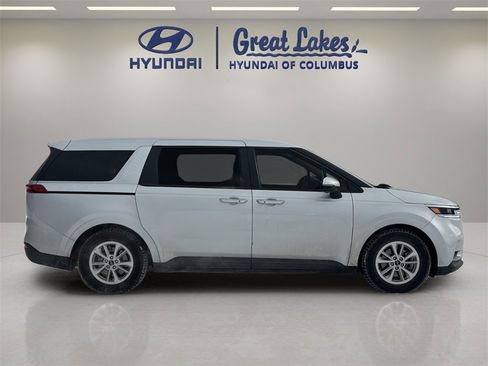 Used 2022 Kia Carnival LX image 6