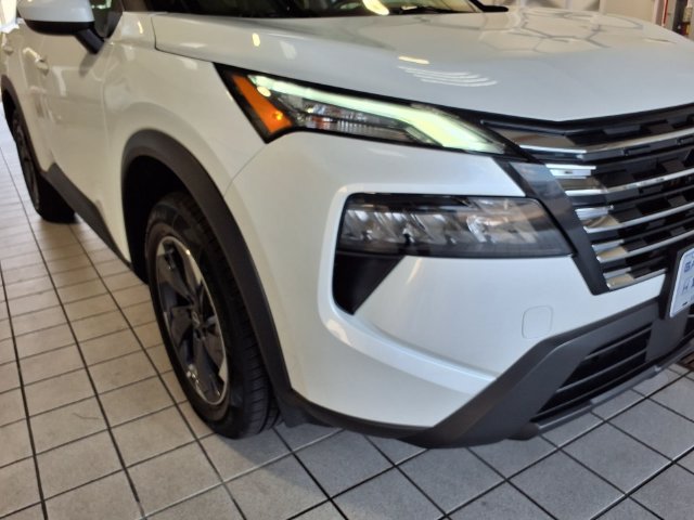 Used 2025 Nissan Rogue SV FWD image 23