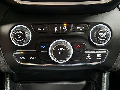 Used 2022 Jeep Cherokee Latitude w/ Sun & Sound Group image 38