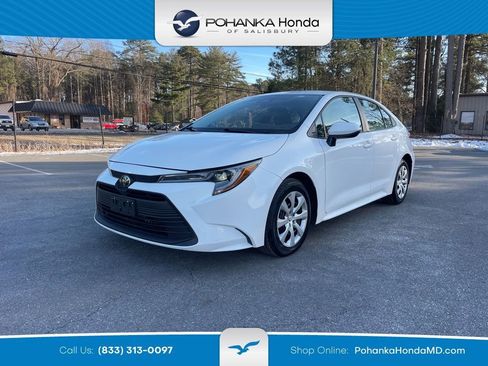 Used 2024 Toyota Corolla LE image 1