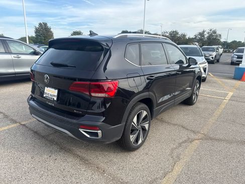 Used 2024 Volkswagen Taos SE AWD/4WD image 7