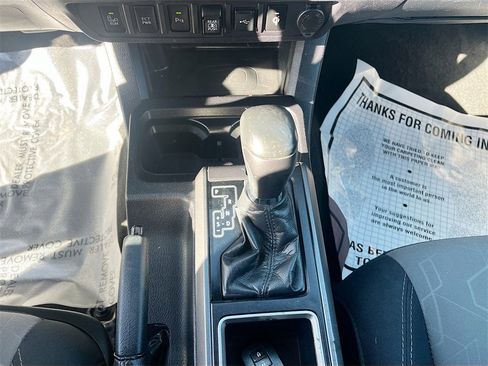 Used 2021 Toyota Tacoma TRD Sport w/ Technology Package image 17