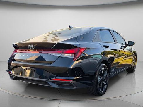 Certified 2023 Hyundai Elantra SEL w/ Convenience Package image 4