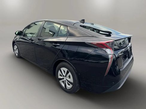 Used 2018 Toyota Prius Three FWD image 7