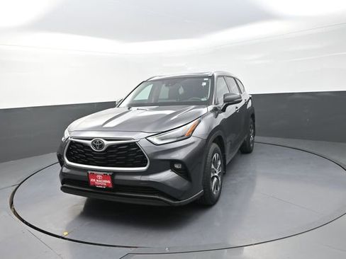 Used 2022 Toyota Highlander XLE image 35