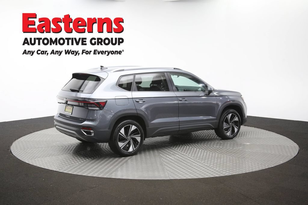 Used 2025 Volkswagen Taos SE AWD/4WD image 42