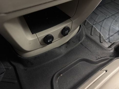 Used 2013 Chrysler Town & Country Touring image 45