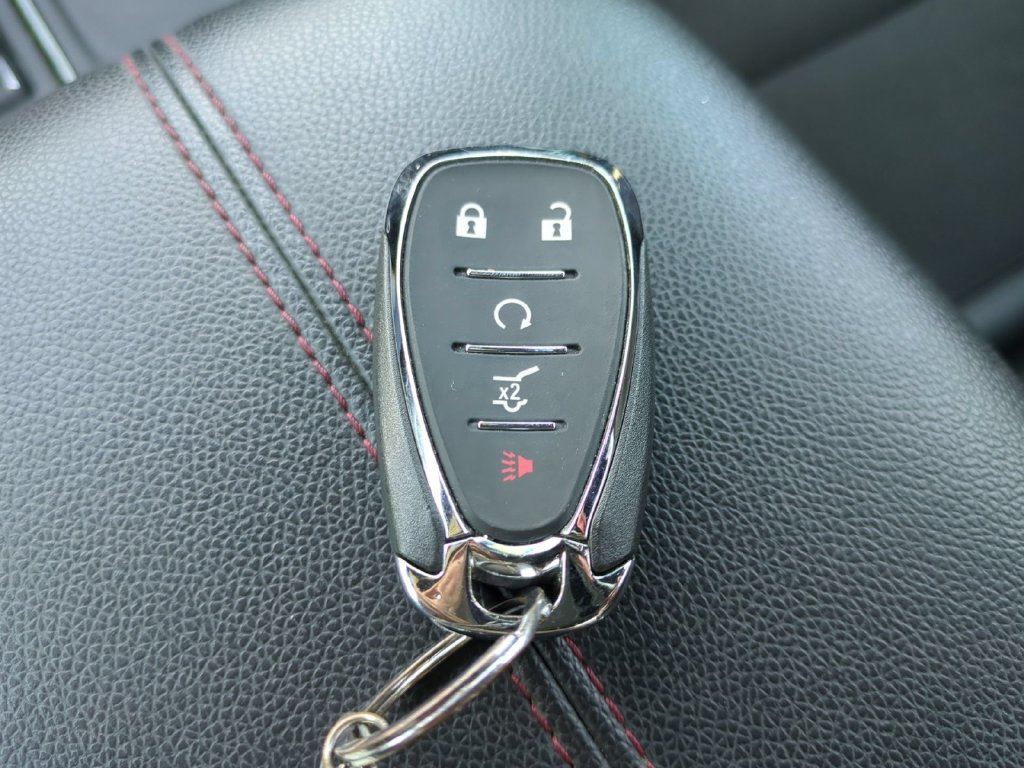 Used 2023 Chevrolet Equinox RS FWD image 35