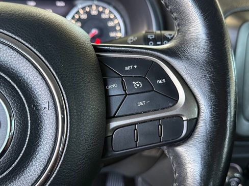 Used 2018 Jeep Renegade Limited image 23