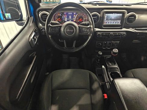 Used 2021 Jeep Gladiator Sport image 4