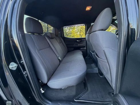 Used 2017 Toyota Tacoma TRD Off-Road w/ Tow Package (A/T) AWD/4WD image 25