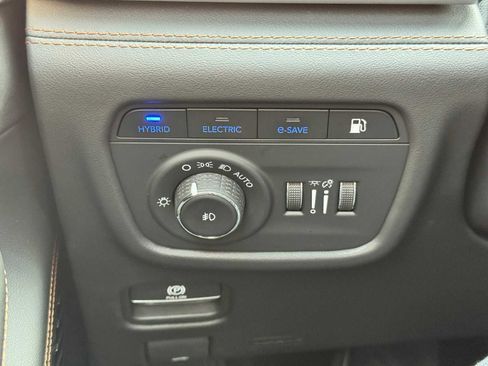 Used 2022 Jeep Grand Cherokee Summit AWD/4WD image 31