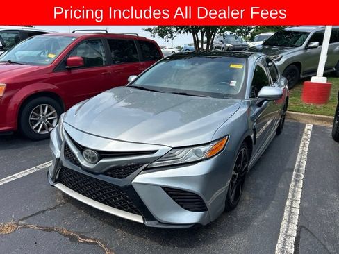Used 2020 Toyota Camry XSE FWD image 11