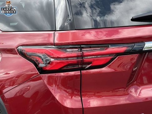 Used 2023 Chevrolet Traverse LT AWD/4WD image 8