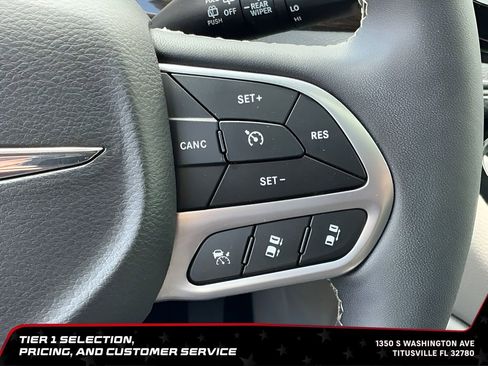 Used 2024 Chrysler Pacifica Limited FWD image 27