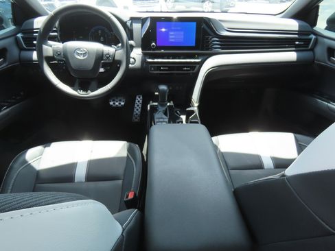 Used 2025 Toyota Camry SE w/ Convenience Package FWD image 21