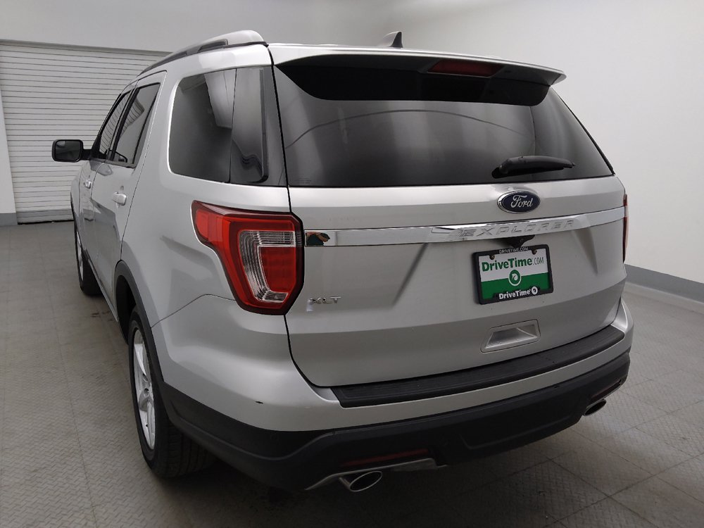 Used 2018 Ford Explorer XLT FWD image 6