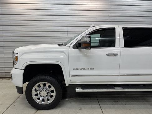Used 2015 GMC Sierra 2500 Denali w/ Driver Alert Package image 2